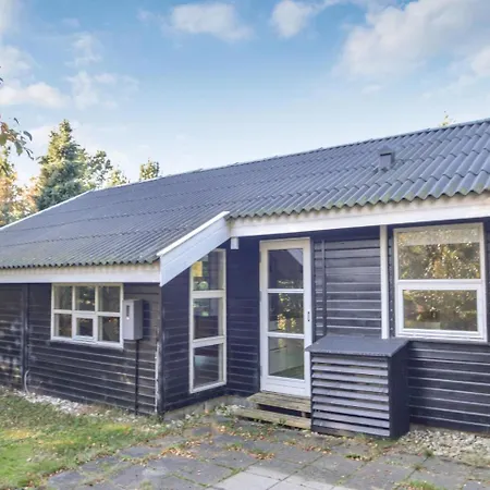 Two Bedroom Holiday In Semesterbostad Blokhus